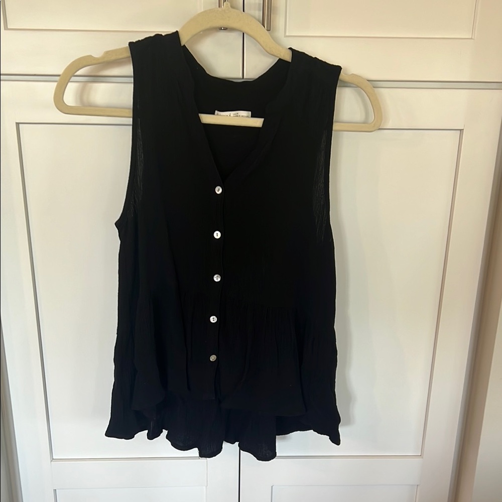 BE COOL Black Buttoned Ruffled Blouse